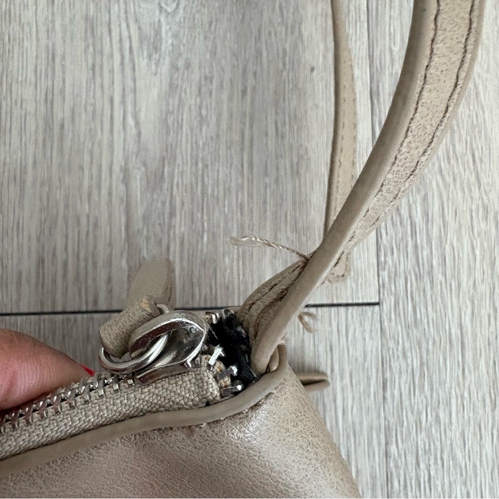 Roots Canada Crossbody Purse - Picture 6 of 11